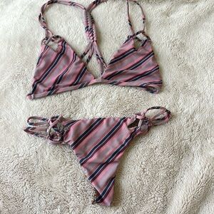 Acacia set in that’s 70s